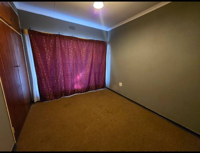 3 BEDROOM HOUSE TO LET IN FLORA GARDENS